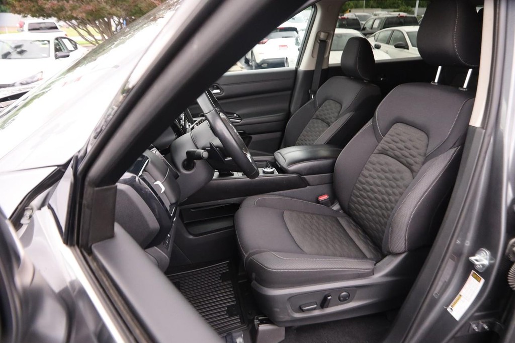 Nissan Kicks Vehicle Image 08