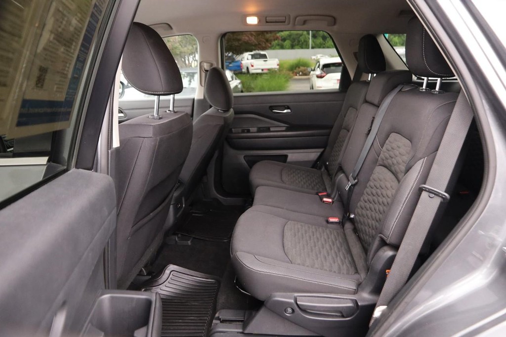 Nissan Kicks Vehicle Image 09