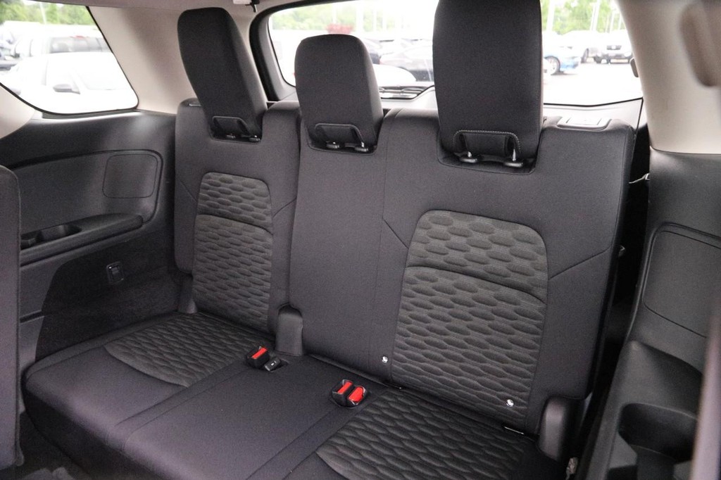 Nissan Kicks Vehicle Image 10