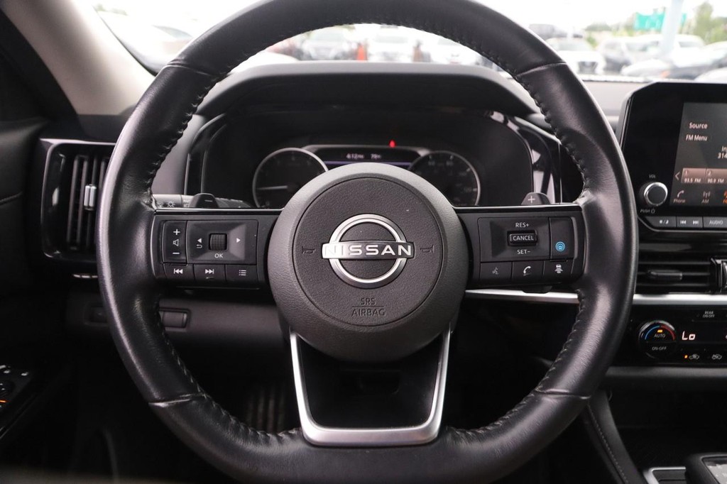 Nissan Kicks Vehicle Image 11