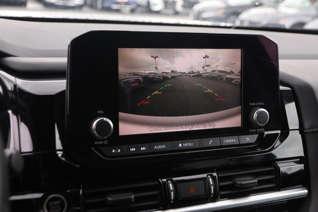 Nissan Kicks Vehicle Image 18