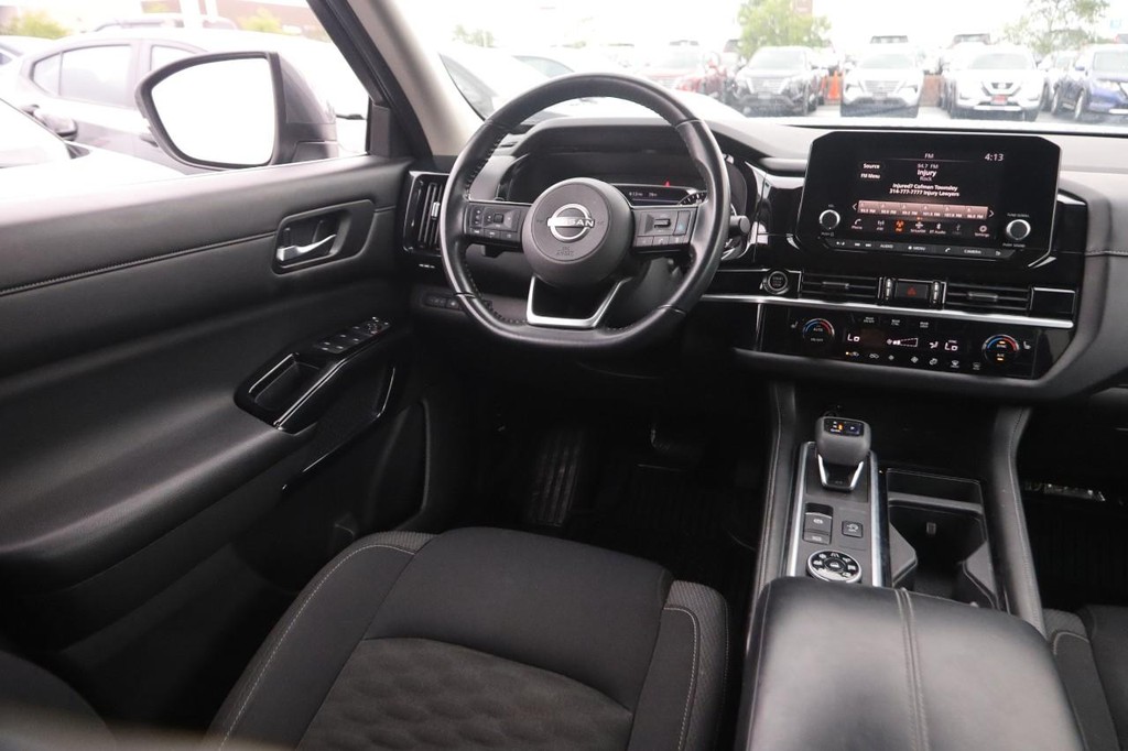 Nissan Kicks Vehicle Image 23