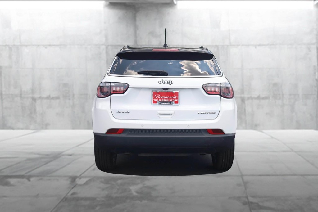 Jeep Compass Vehicle Full-screen Gallery Image 6