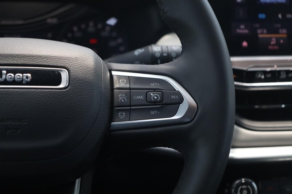 Jeep Compass Vehicle Full-screen Gallery Image 9