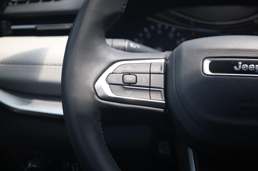Jeep Compass Vehicle Full-screen Gallery Image 10