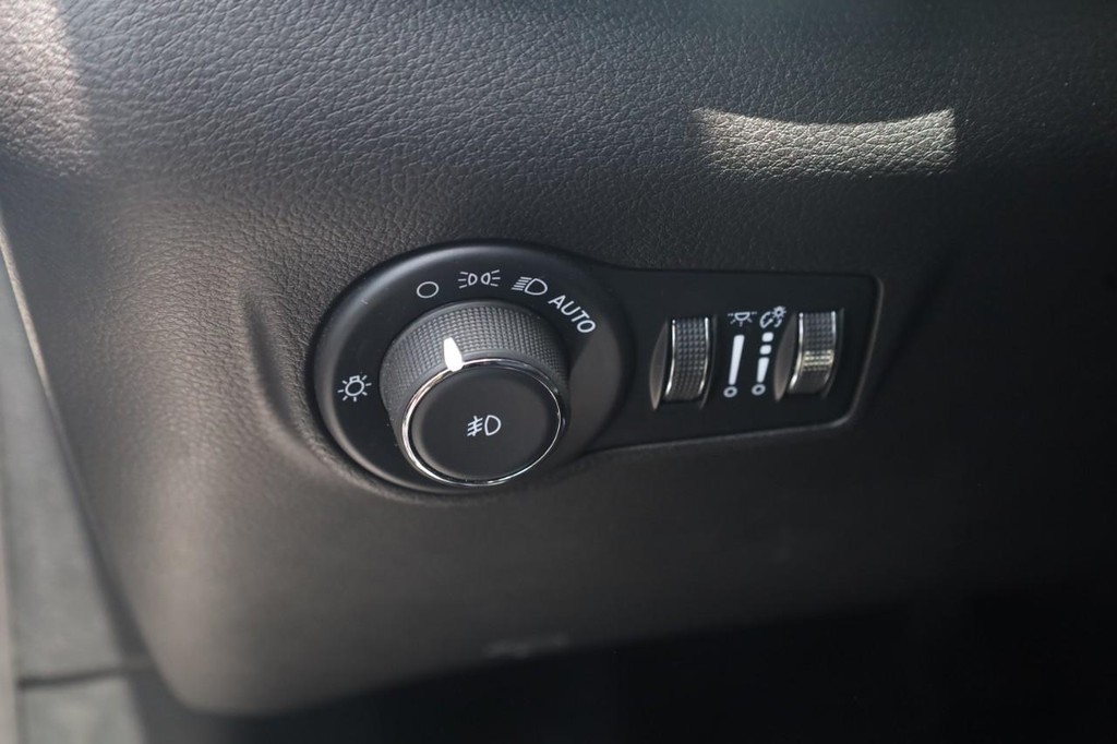 Jeep Compass Vehicle Full-screen Gallery Image 12
