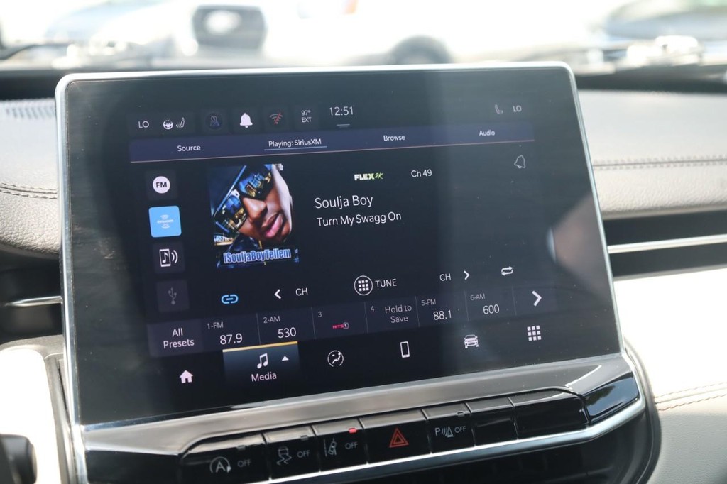 Jeep Compass Vehicle Full-screen Gallery Image 14