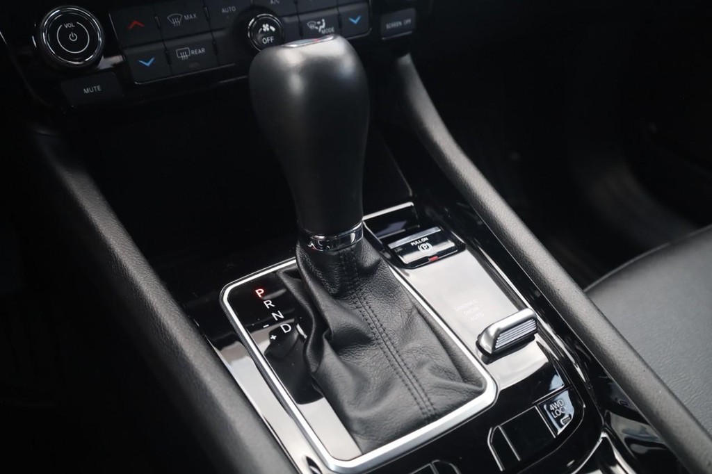 Jeep Compass Vehicle Full-screen Gallery Image 18
