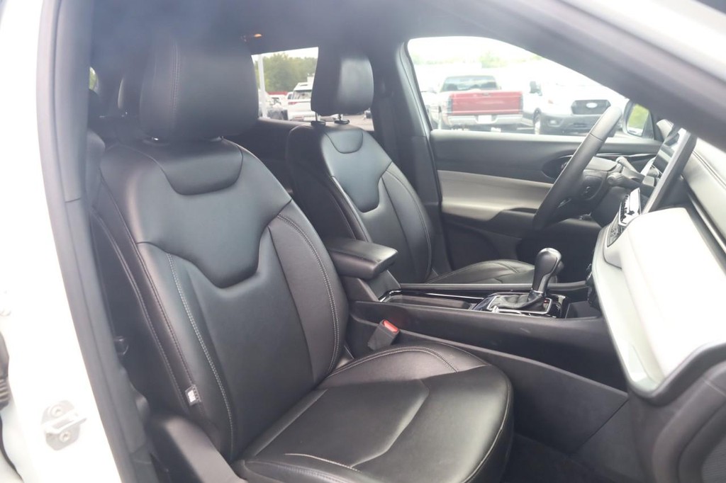 Jeep Compass Vehicle Full-screen Gallery Image 20