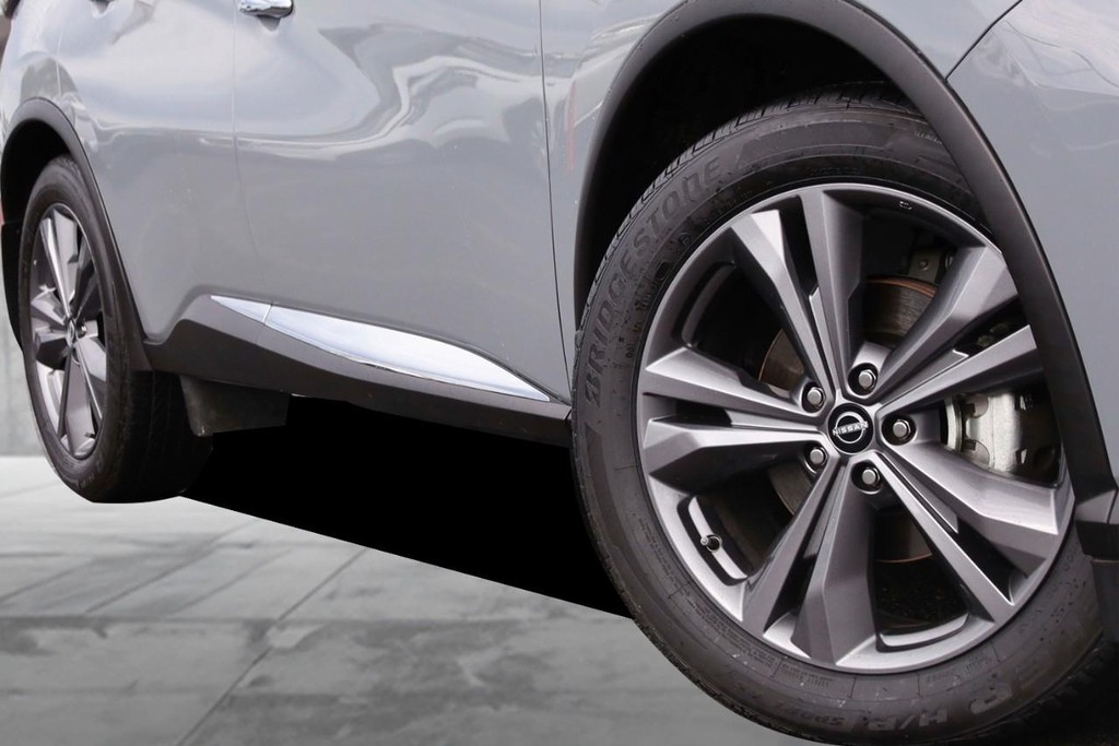 Nissan Murano Vehicle Full-screen Gallery Image 3