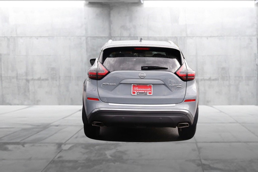 Nissan Murano Vehicle Full-screen Gallery Image 6