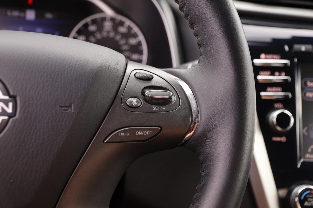 Nissan Murano Vehicle Full-screen Gallery Image 14