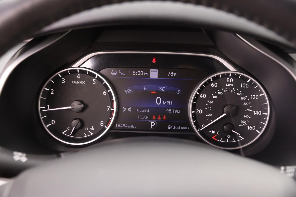 Nissan Murano Vehicle Full-screen Gallery Image 15