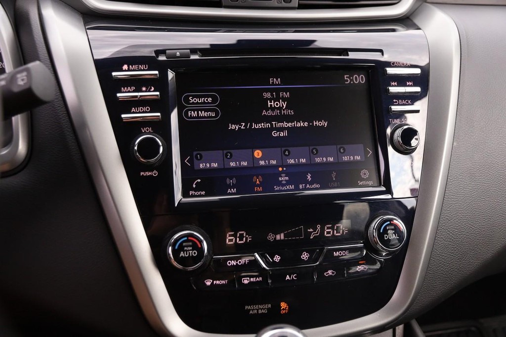 Nissan Murano Vehicle Full-screen Gallery Image 17