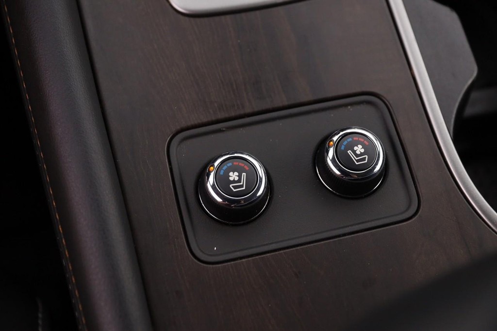 Nissan Murano Vehicle Full-screen Gallery Image 20