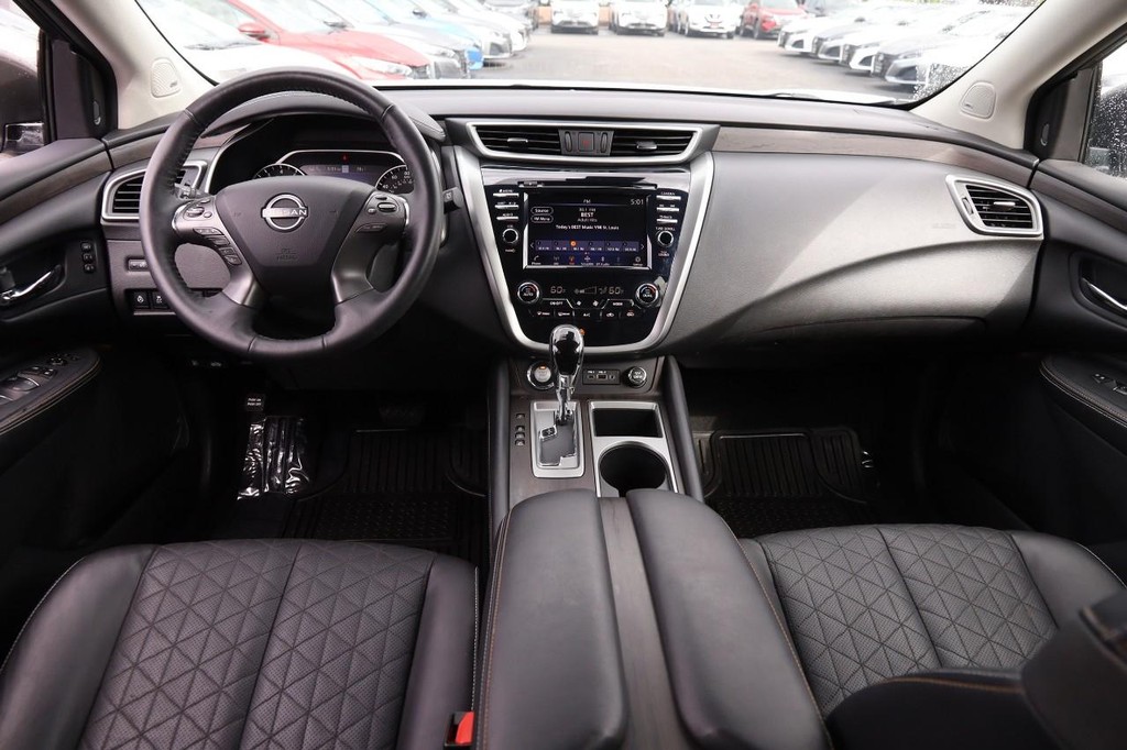 Nissan Murano Vehicle Full-screen Gallery Image 23