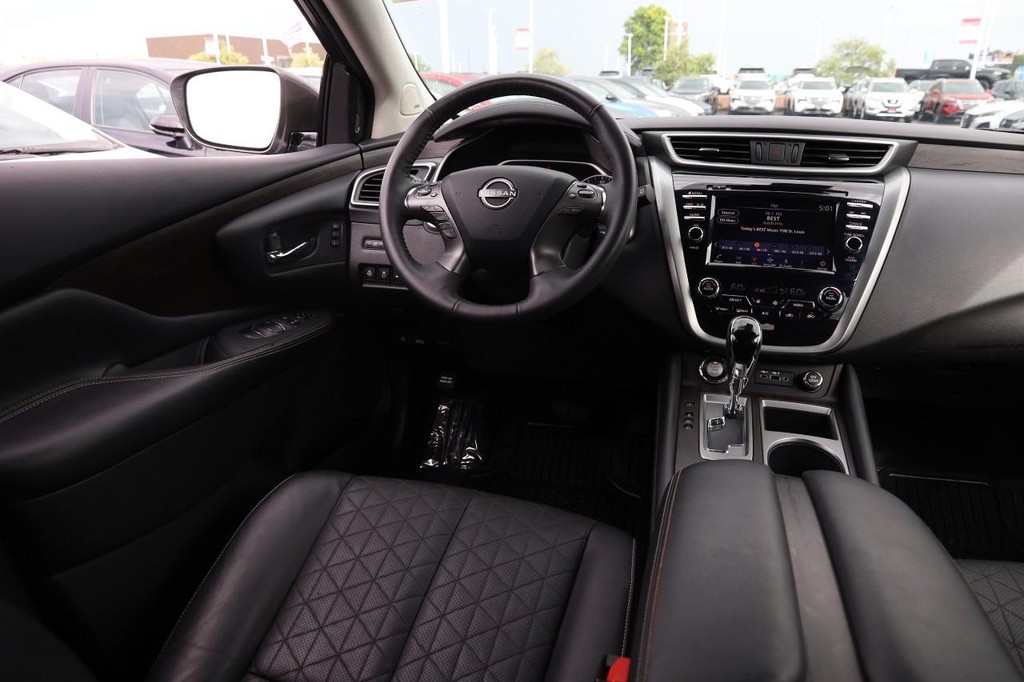 Nissan Murano Vehicle Full-screen Gallery Image 24