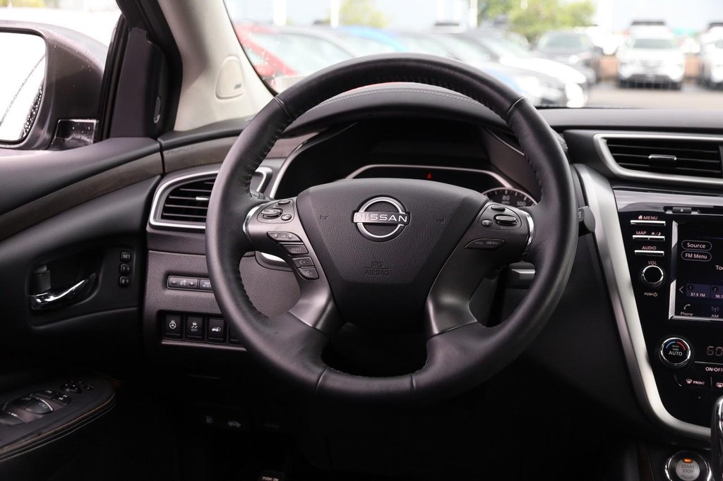 Nissan Murano Vehicle Full-screen Gallery Image 25