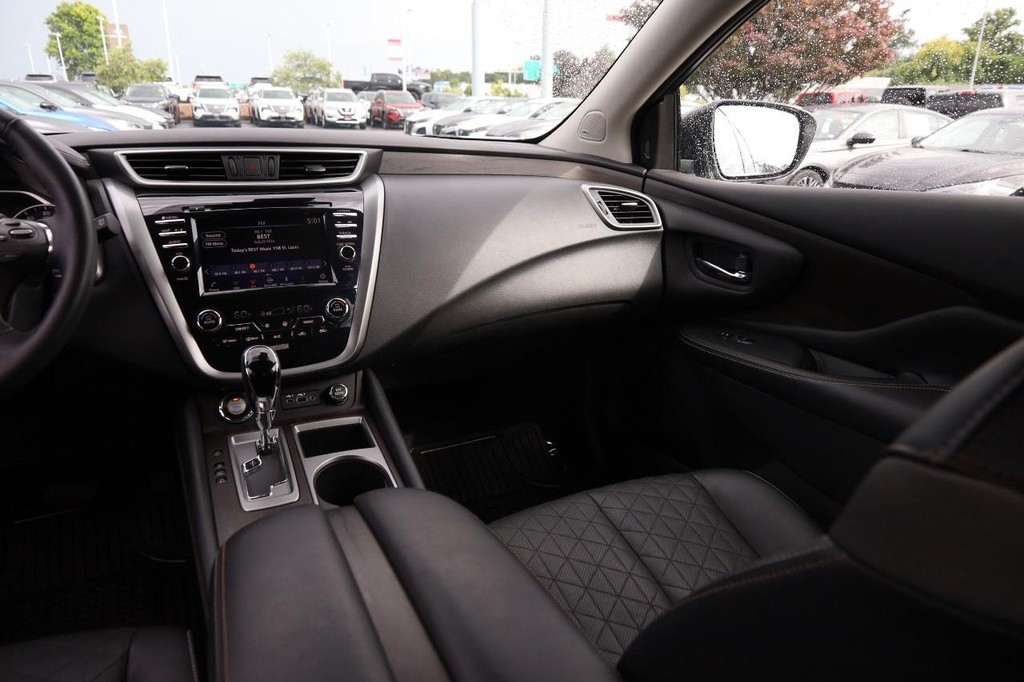 Nissan Murano Vehicle Full-screen Gallery Image 27