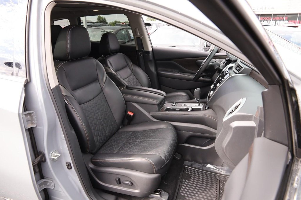 Nissan Murano Vehicle Full-screen Gallery Image 28