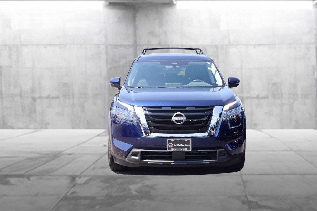 Nissan Pathfinder Vehicle Full-screen Gallery Image 4
