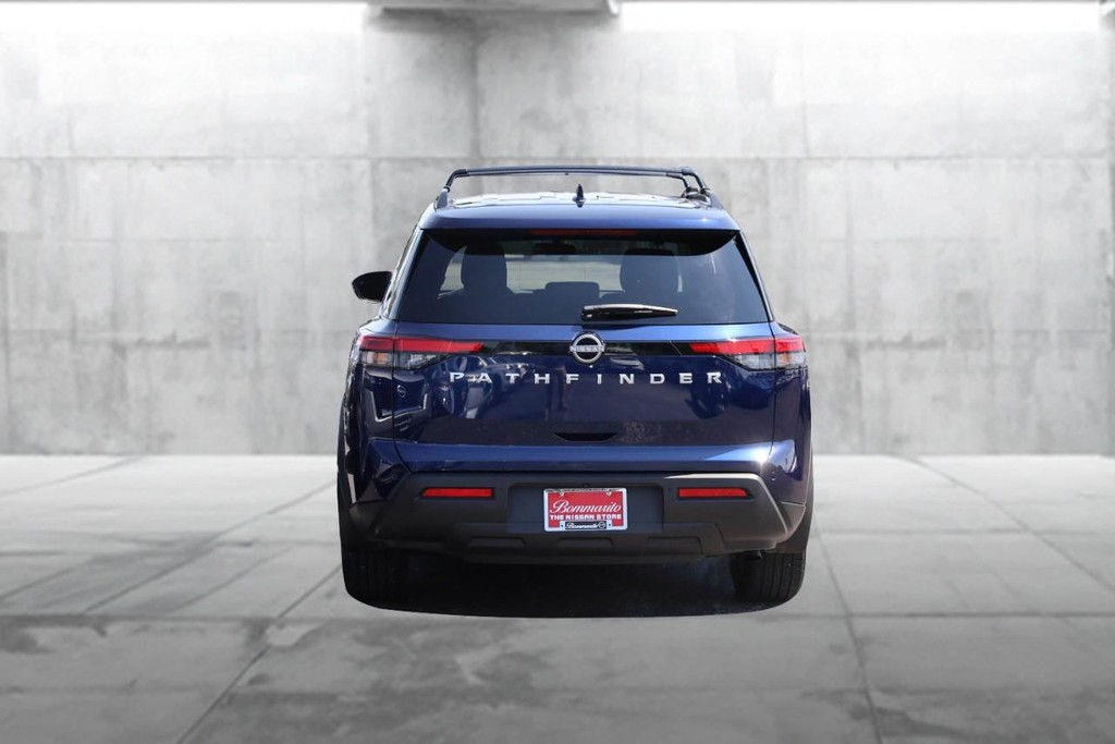 Nissan Pathfinder Vehicle Full-screen Gallery Image 6