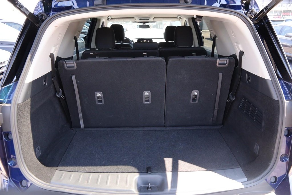Nissan Pathfinder Vehicle Full-screen Gallery Image 7