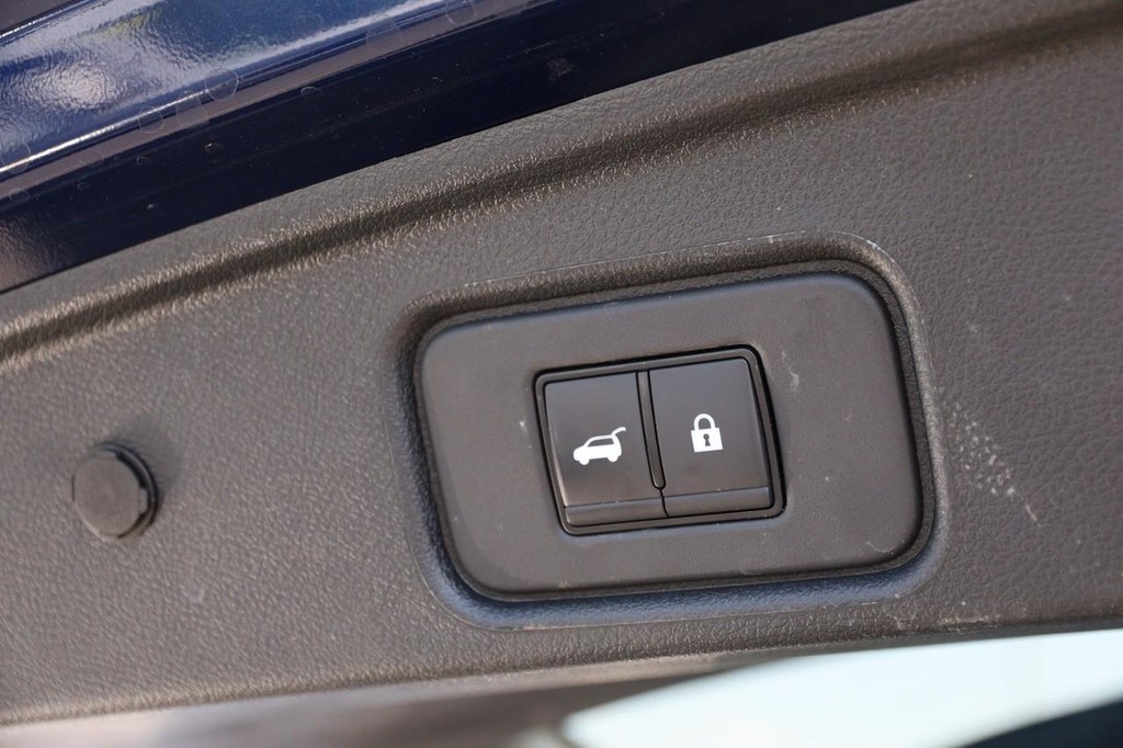 Nissan Pathfinder Vehicle Full-screen Gallery Image 8