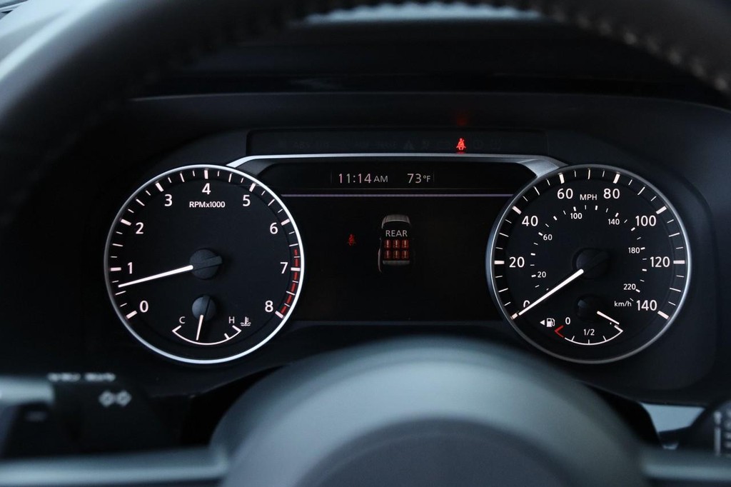 Nissan Pathfinder Vehicle Full-screen Gallery Image 15