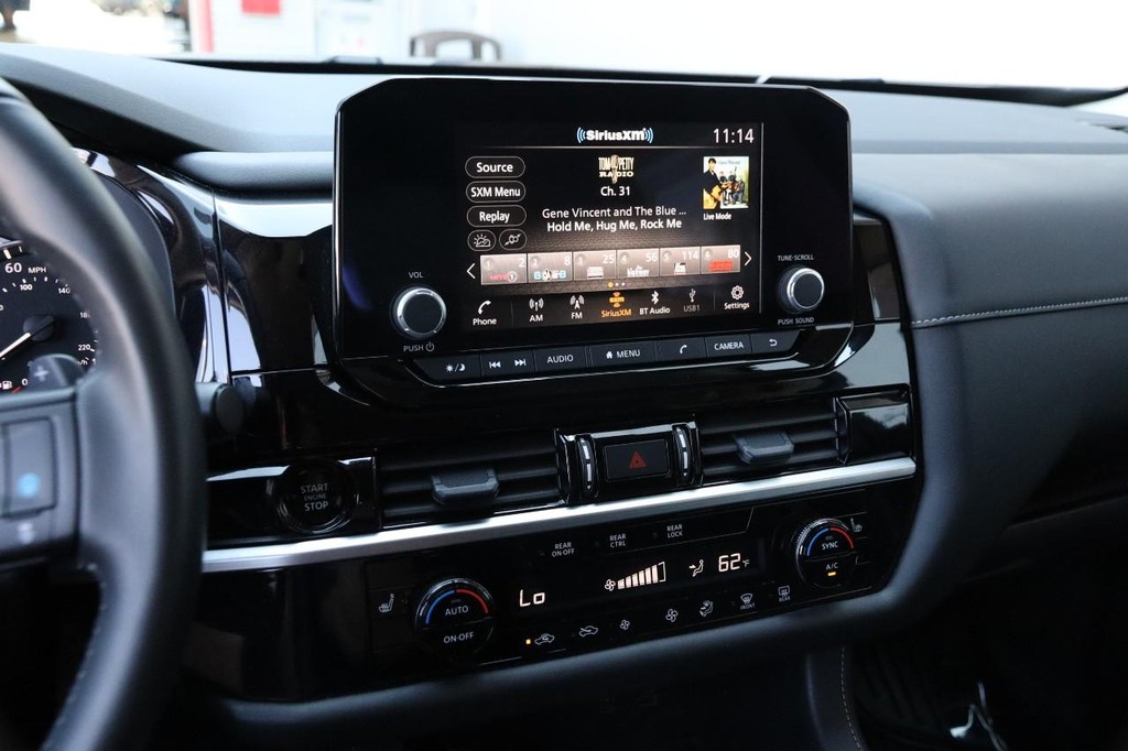 Nissan Pathfinder Vehicle Full-screen Gallery Image 17