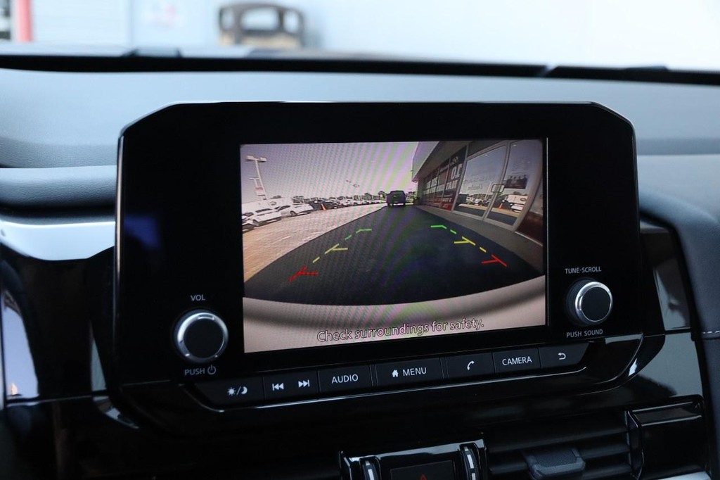 Nissan Pathfinder Vehicle Full-screen Gallery Image 19