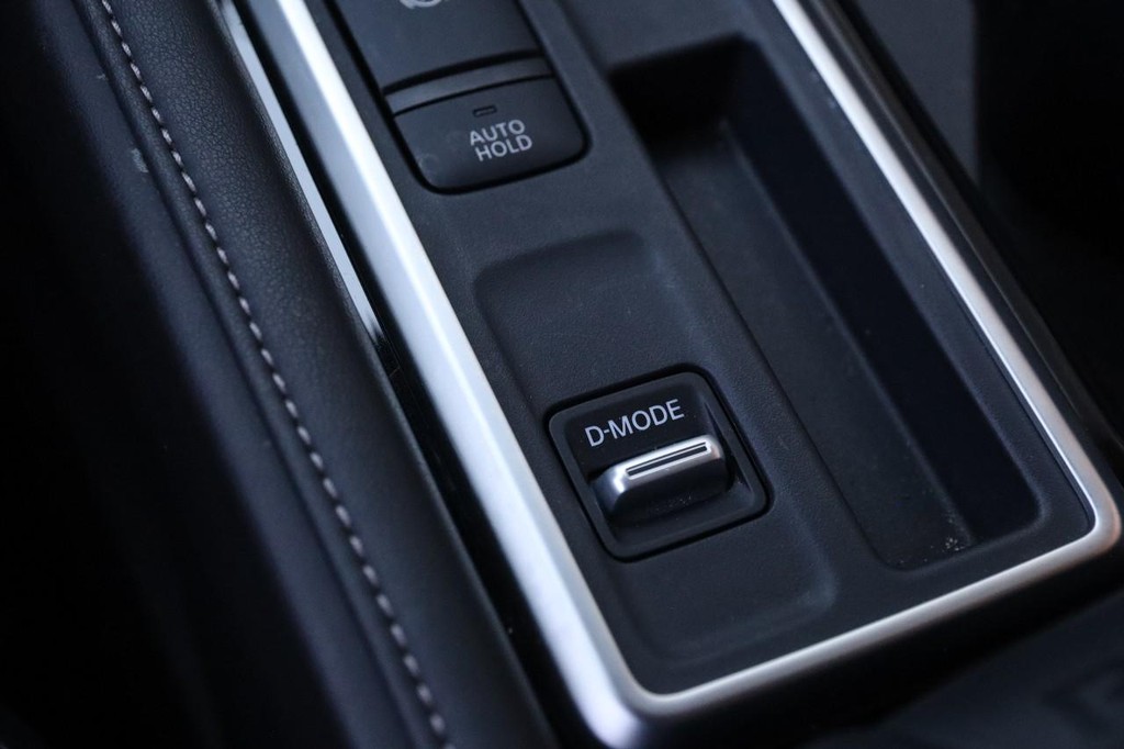 Nissan Pathfinder Vehicle Full-screen Gallery Image 21
