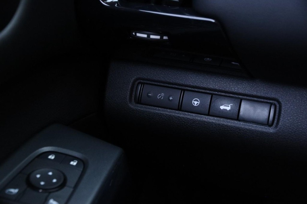Nissan Pathfinder Vehicle Full-screen Gallery Image 22