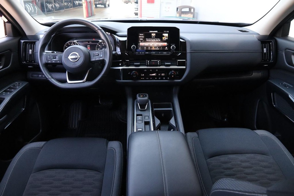 Nissan Pathfinder Vehicle Full-screen Gallery Image 23