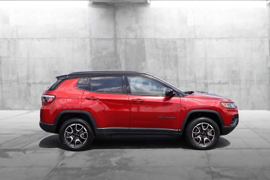 Jeep Compass Vehicle Full-screen Gallery Image 5