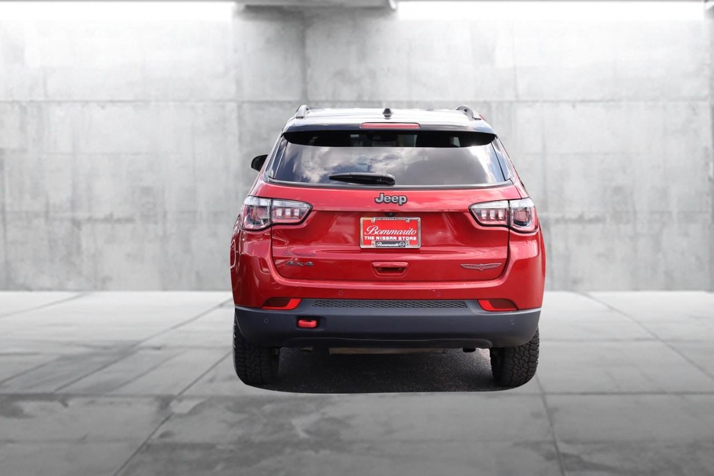 Jeep Compass Vehicle Full-screen Gallery Image 6