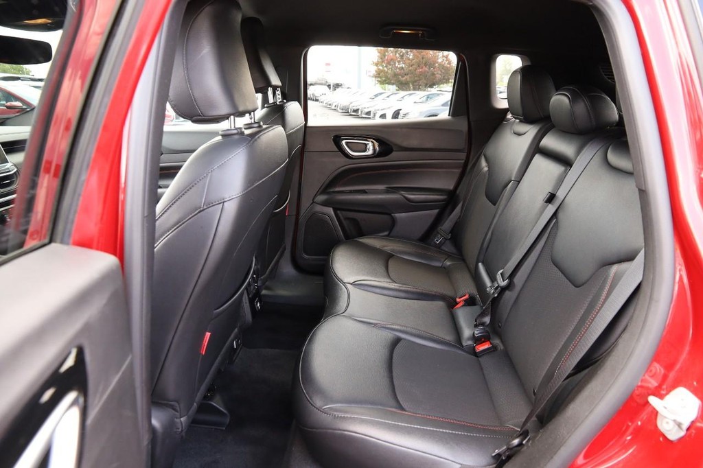 Jeep Compass Vehicle Full-screen Gallery Image 9