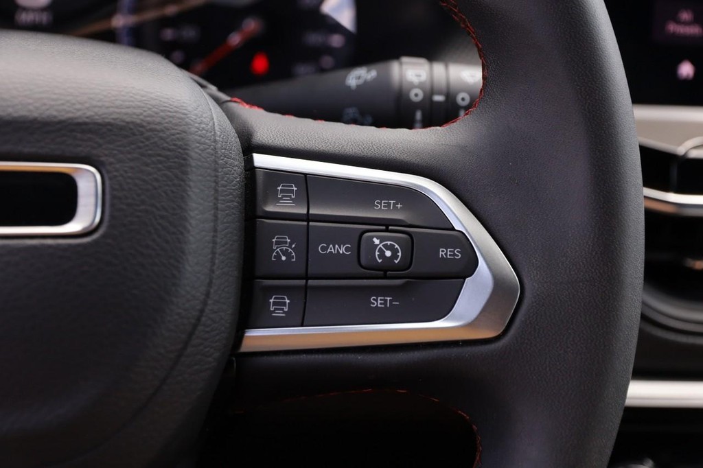 Jeep Compass Vehicle Full-screen Gallery Image 12