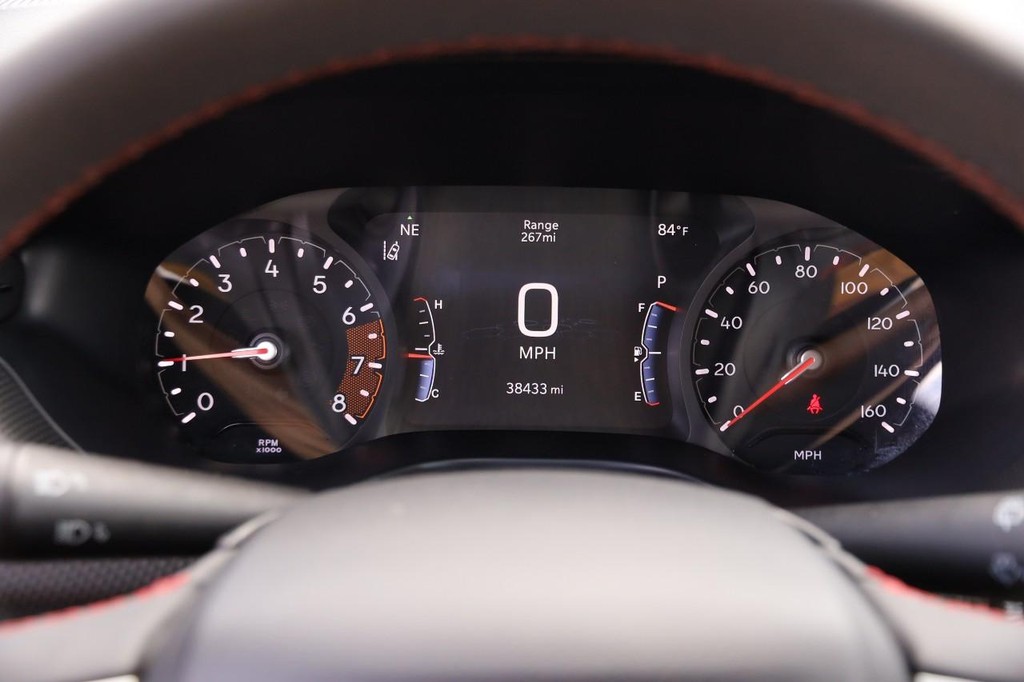 Jeep Compass Vehicle Full-screen Gallery Image 13