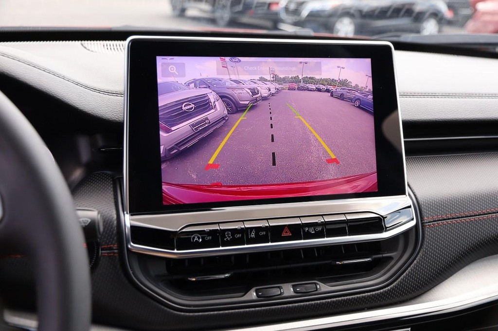 Jeep Compass Vehicle Full-screen Gallery Image 16