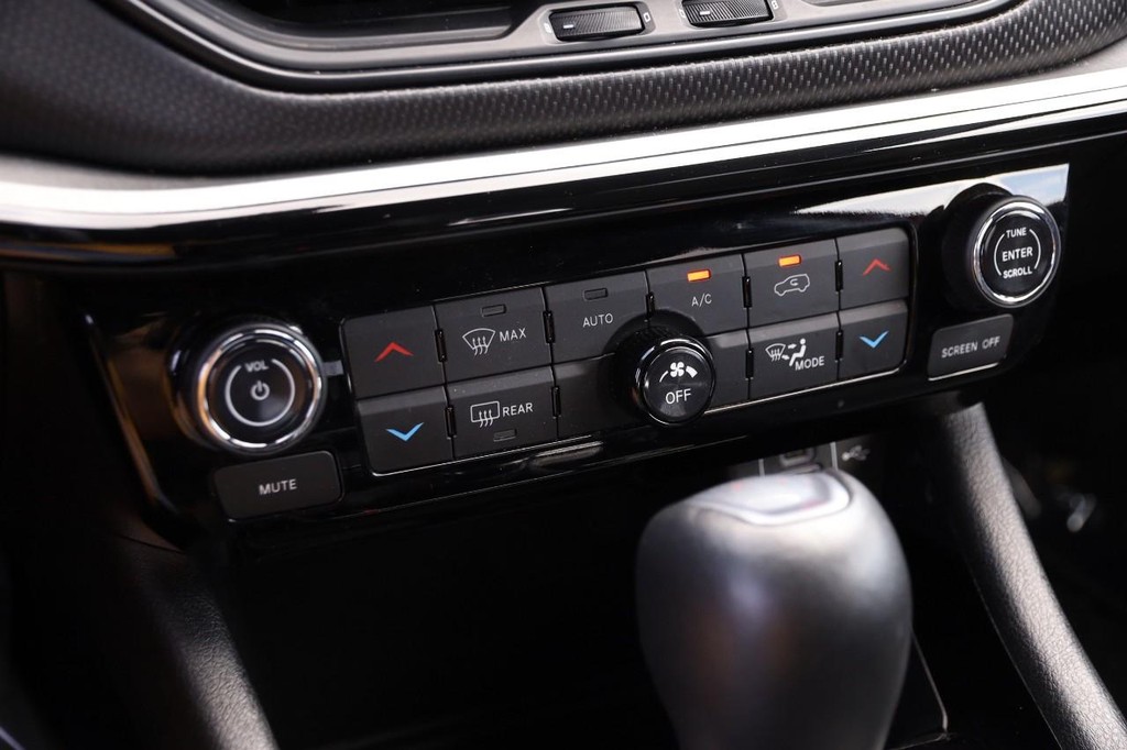 Jeep Compass Vehicle Full-screen Gallery Image 17