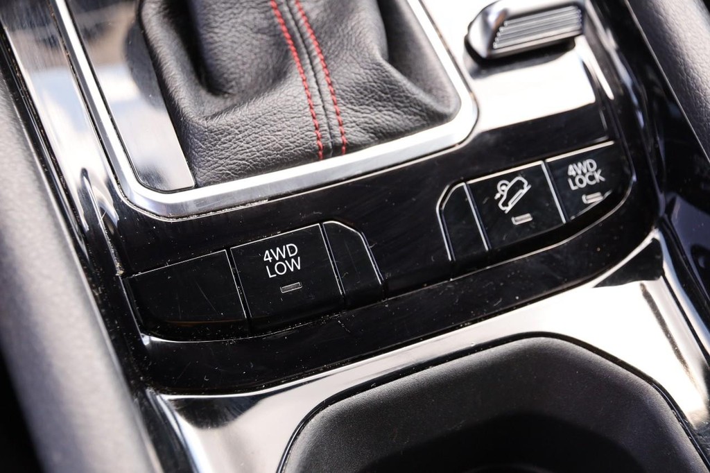 Jeep Compass Vehicle Full-screen Gallery Image 18