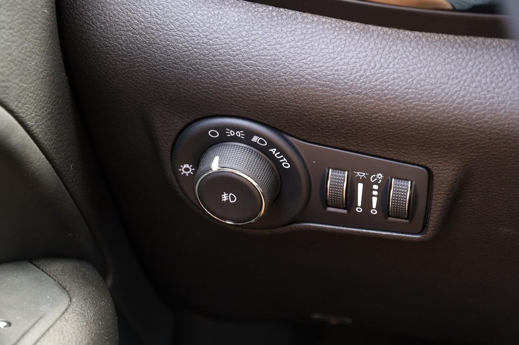 Jeep Compass Vehicle Full-screen Gallery Image 19