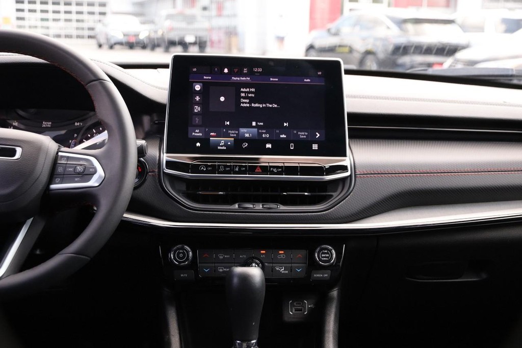 Jeep Compass Vehicle Full-screen Gallery Image 24