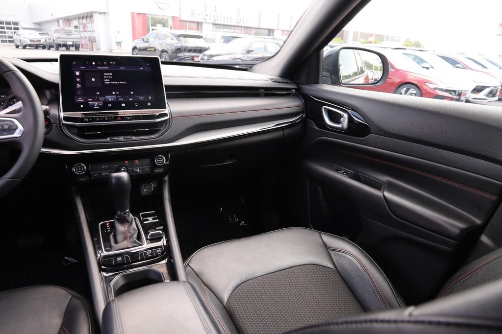Jeep Compass Vehicle Full-screen Gallery Image 25