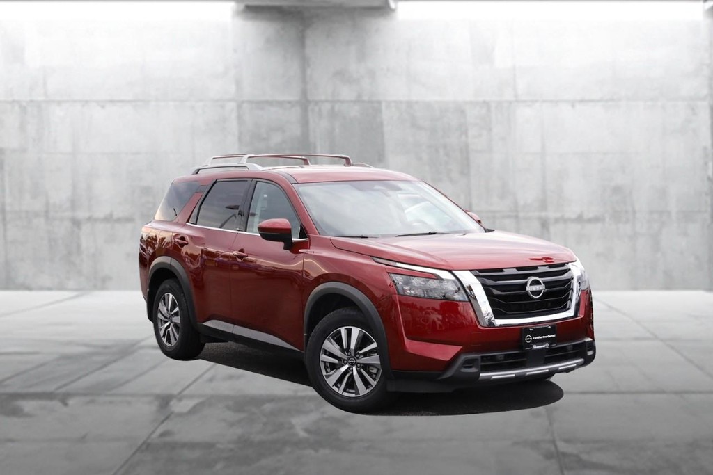 Nissan Pathfinder Vehicle Full-screen Gallery Image 2