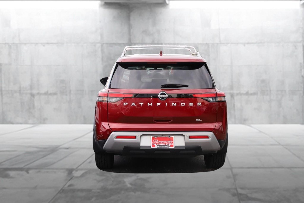 Nissan Pathfinder Vehicle Full-screen Gallery Image 6