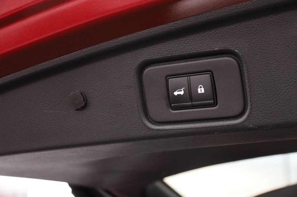 Nissan Pathfinder Vehicle Full-screen Gallery Image 8