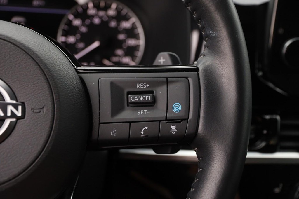 Nissan Pathfinder Vehicle Full-screen Gallery Image 14