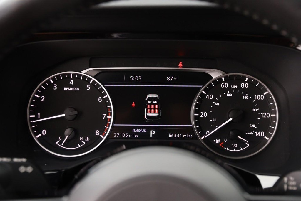 Nissan Pathfinder Vehicle Full-screen Gallery Image 15